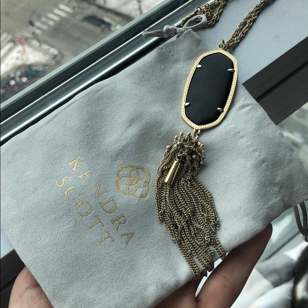 Black Kendra Scott necklace